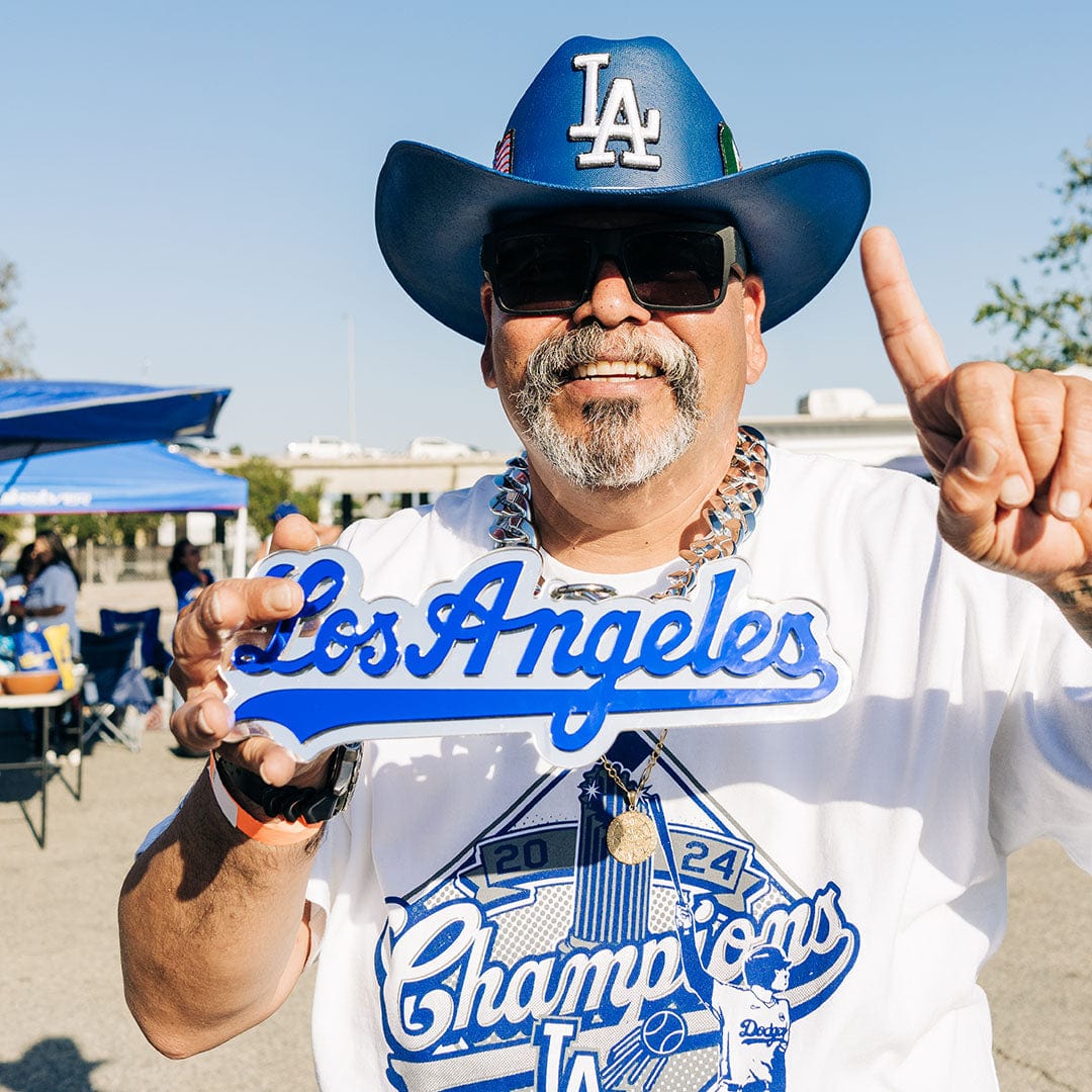 Los Angeles Dodgers Script Logo MLB Chromatic Turnover Chain - Image 2