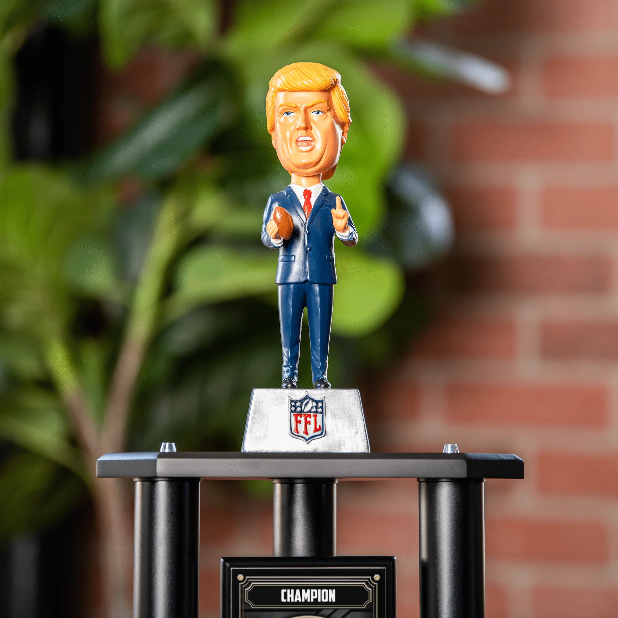 El Presidente Trophy Topper - Image 2