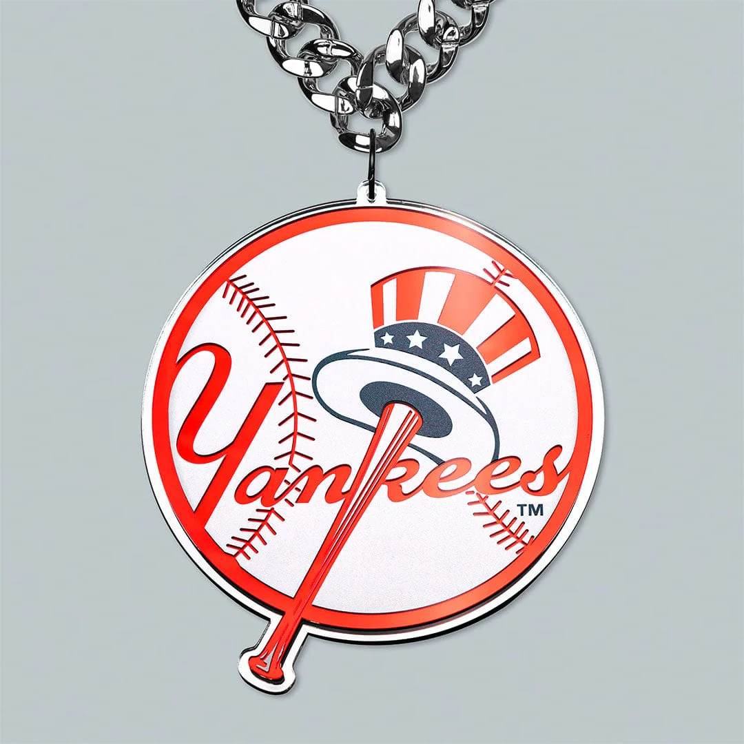 New York Yankees Logo MLB Chromatic Turnover Chain - Image 4
